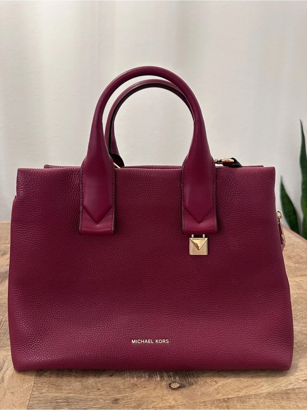 Michael Kors Burgundy Pebbled Leather Satchel Crossbody Tote Bag Gold‎ Hardware